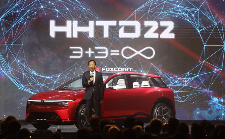 Foxconn ha introdotto un altro paio di veicoli elettrici: pickup Model V e crossover Model B