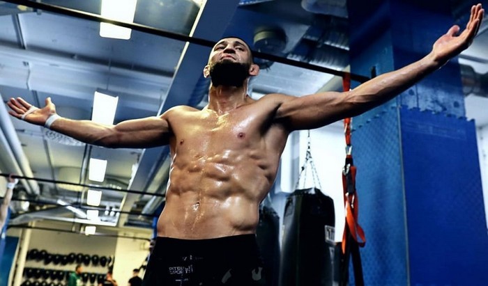 Khamzat Chimaev는 자신을 UFC의 왕이라고 선언했습니다.