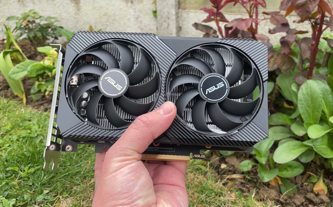Radeon RX 6400은 레이 트레이싱을 사용하여 Cyberpunk 2077, Minecraft 및 Quake II RTX에서 테스트되었습니다.