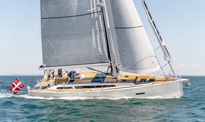 하이브리드 요트 X-Yacht는 추진을 위해 세 가지 다른 에너지원을 사용할 수 있습니다.