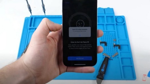 Sostituire lo schermo dell'iPhone 13 con uno non originale porterà alla perdita di Face ID