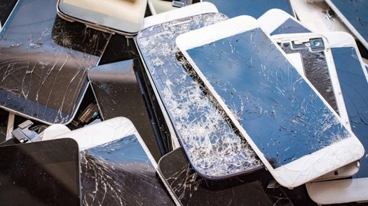 Creato il materiale autorigenerante più durevole al mondo, ideale per il vetro degli smartphone