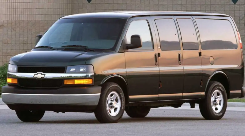 GMC Savana와 CHEVROLET Express는 2025년 이후에 조립 라인을 떠날 수 있습니다.