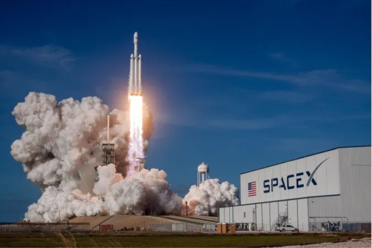 SpaceX ha ricevuto una licenza per lanciare satelliti militari segreti