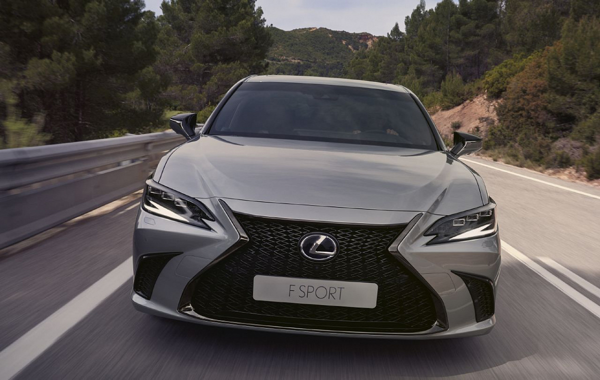 LEXUS lança o sedã LEXUS ES atualizado 2023