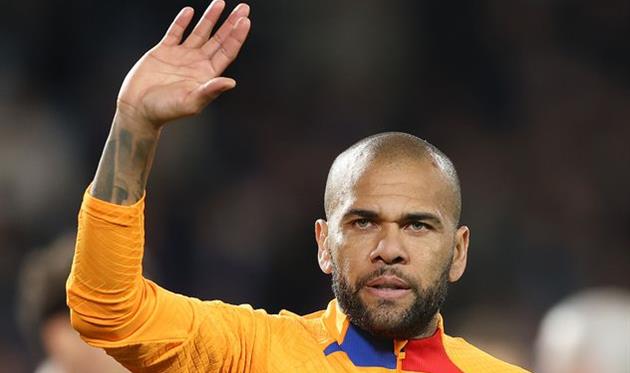 Dani Alves signera un nouveau contrat avec Barcelone la semaine prochaine