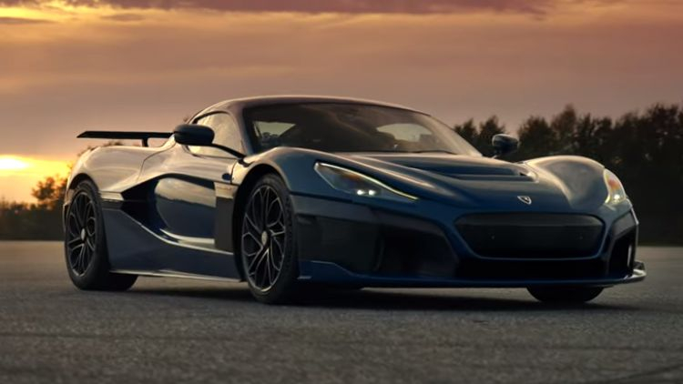 Hypercar Rimac Nevera tornou-se o carro elétrico produzido em massa mais rápido, acelerando para 412 km / h
