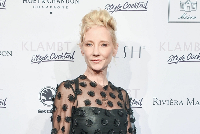 여배우 앤 헤이(Anne Heche), 사고 일주일 만에 사망