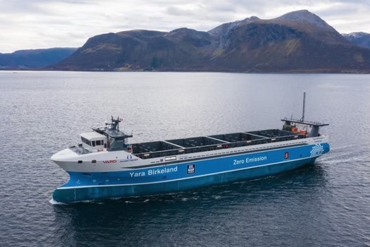 Erstes autonomes elektrisches Containerschiff der Welt in Norwegen vorgestellt