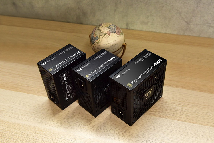 Thermaltake는 Toughpower SFX 전원 공급 장치를 1000W로 업데이트하고 ATX 3.0 및 PCIe 5.0 표준을 지원합니다.