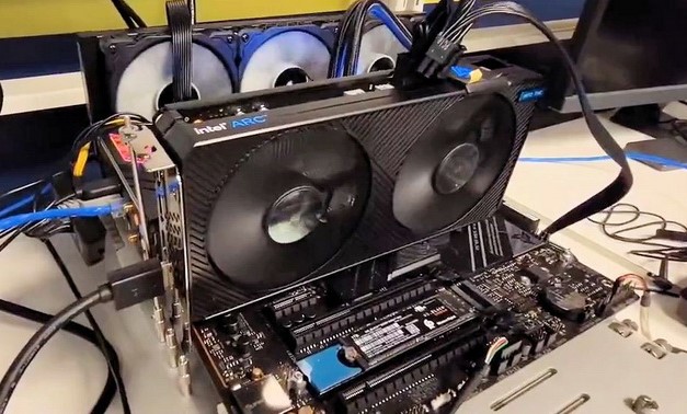 Intel ha testato la stessa scheda grafica Arc A380 non di riferimento