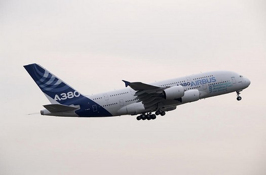 エアバスA380が100％バイオ燃料で初飛行
