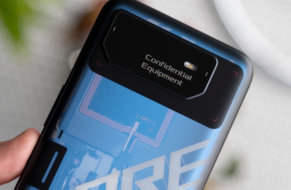 最初の写真に示されているAsus ROG Phone 6のデザイン