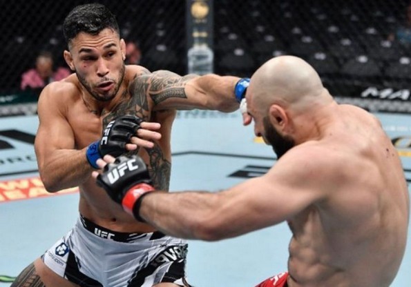 Omari Akhmedov ha perso contro Brad Tavares a UFC 264