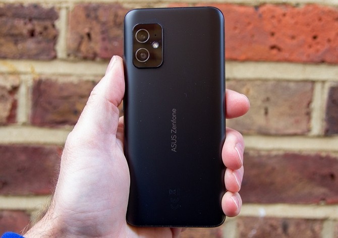 120Hz E4AMOLEDディスプレイとSnapdragon888を搭載したコンパクトなAsusZenfone8を発表