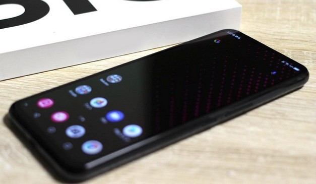 日本のトースター会社バルミューダが独自のスマートフォンをリリース