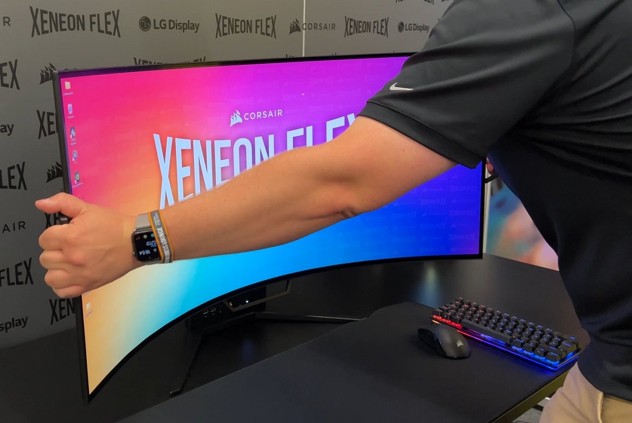 Corsair が XENEON FLEX 45WQHD240 曲面モニターを発表