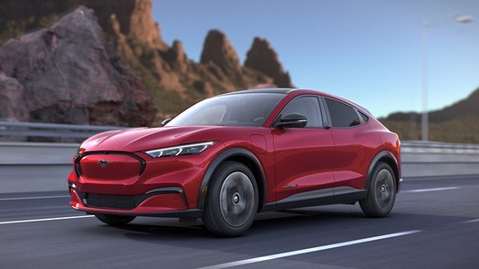 Ford triplicherà la produzione dell'auto elettrica Mustang Mach-E a causa dell'elevata popolarità