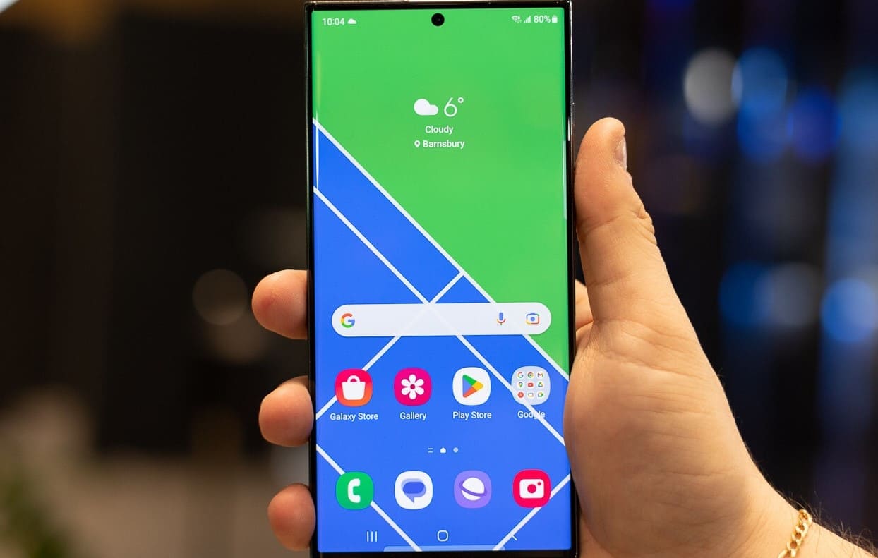 Samsung Galaxy S23 스마트 폰은 새로운 펌웨어 One UI 5.1을 받았습니다.