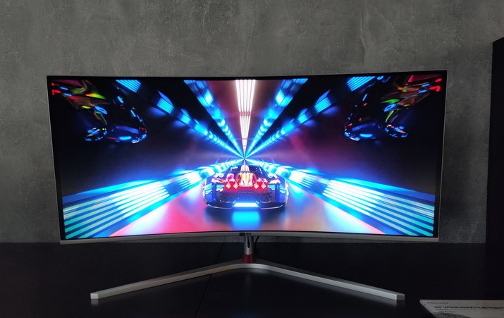 TCL, Mini LED 백라이트를 탑재한 세계 최초의 곡면 게이밍 모니터 프로토타입 공개