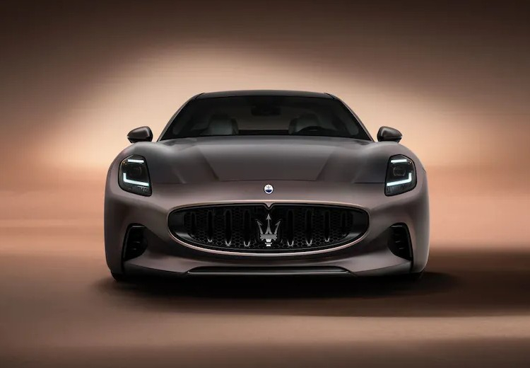 Maserati presenta la sua prima vettura elettrica GranTurismo Folgore