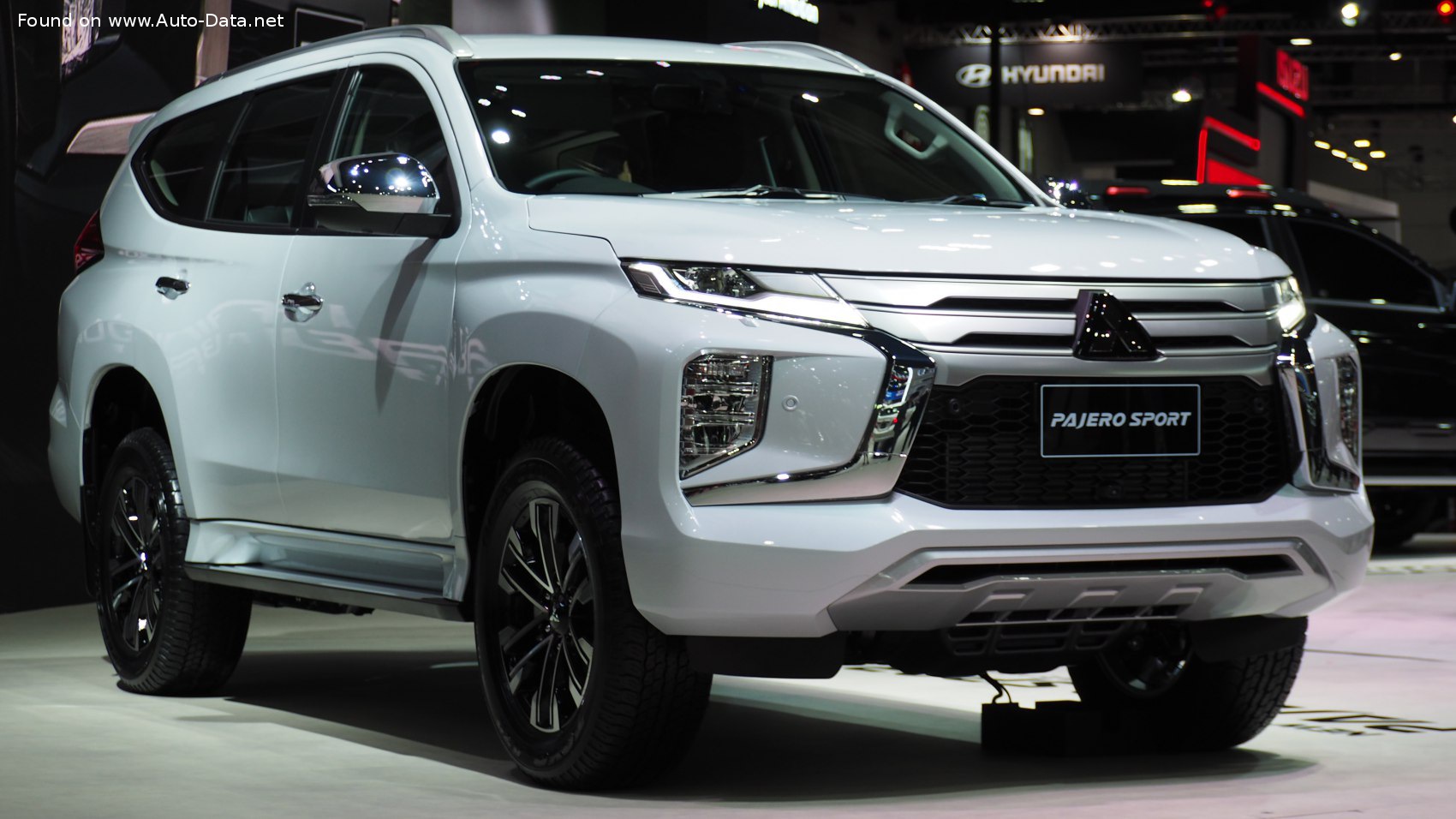 새로운 Mitsubishi Pajero Sport가 출시 될 때 알려졌습니다.