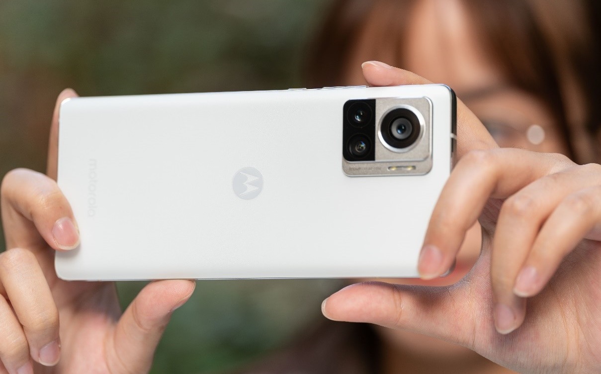 Motorola Edge 40 Pro terá carregamento rápido de 125W