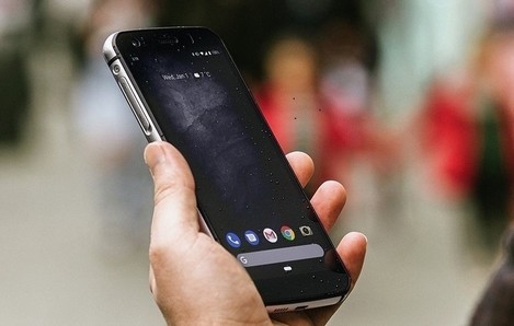 A Motorola se prepara para lançar um smartphone robusto com bateria de 5000 mAh