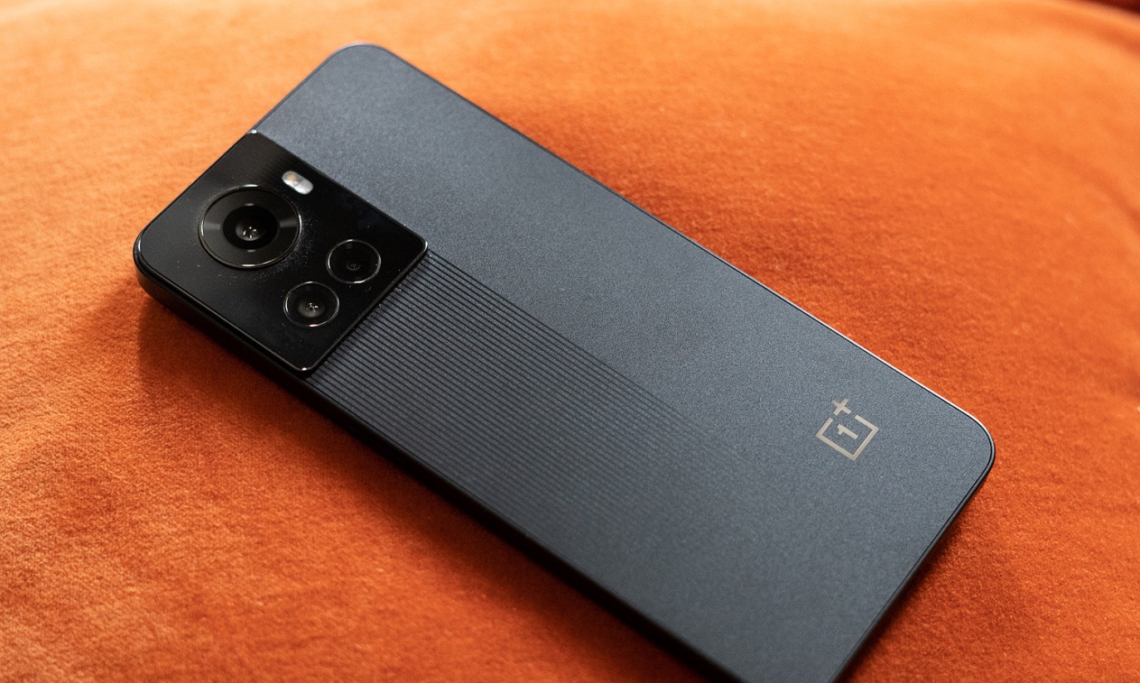 OnePlus Ace 2 は Snapdragon 8+ Gen 1 と 1.5K ディスプレイを搭載