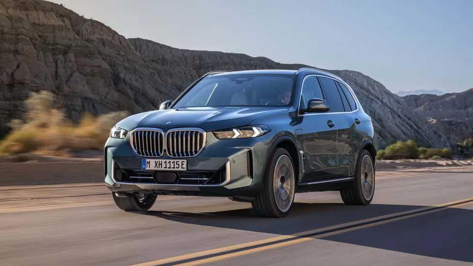 Voici le tout nouveau BMW X5 2024 avec une calandre éclairée.