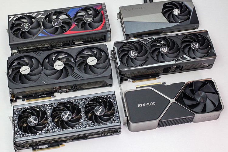 I giornalisti hanno decompresso le schede video NVIDIA GeForce RTX 4090 e le hanno mostrate