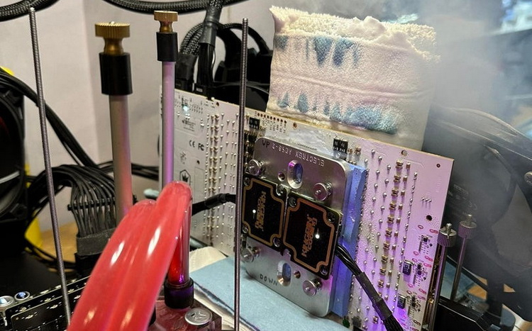 GPU GeForce RTX 4090은 3705MHz로 오버클럭되어 여러 기록을 세웠습니다.