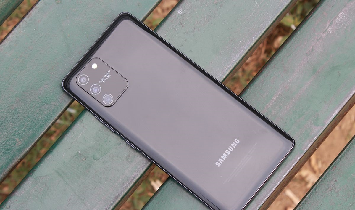 Samsung ha rilasciato un aggiornamento per il Galaxy S10 Lite