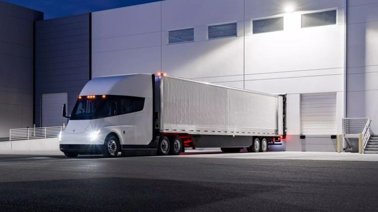 Les camions Tesla semi-électriques n'utilisent pas de batteries 4680