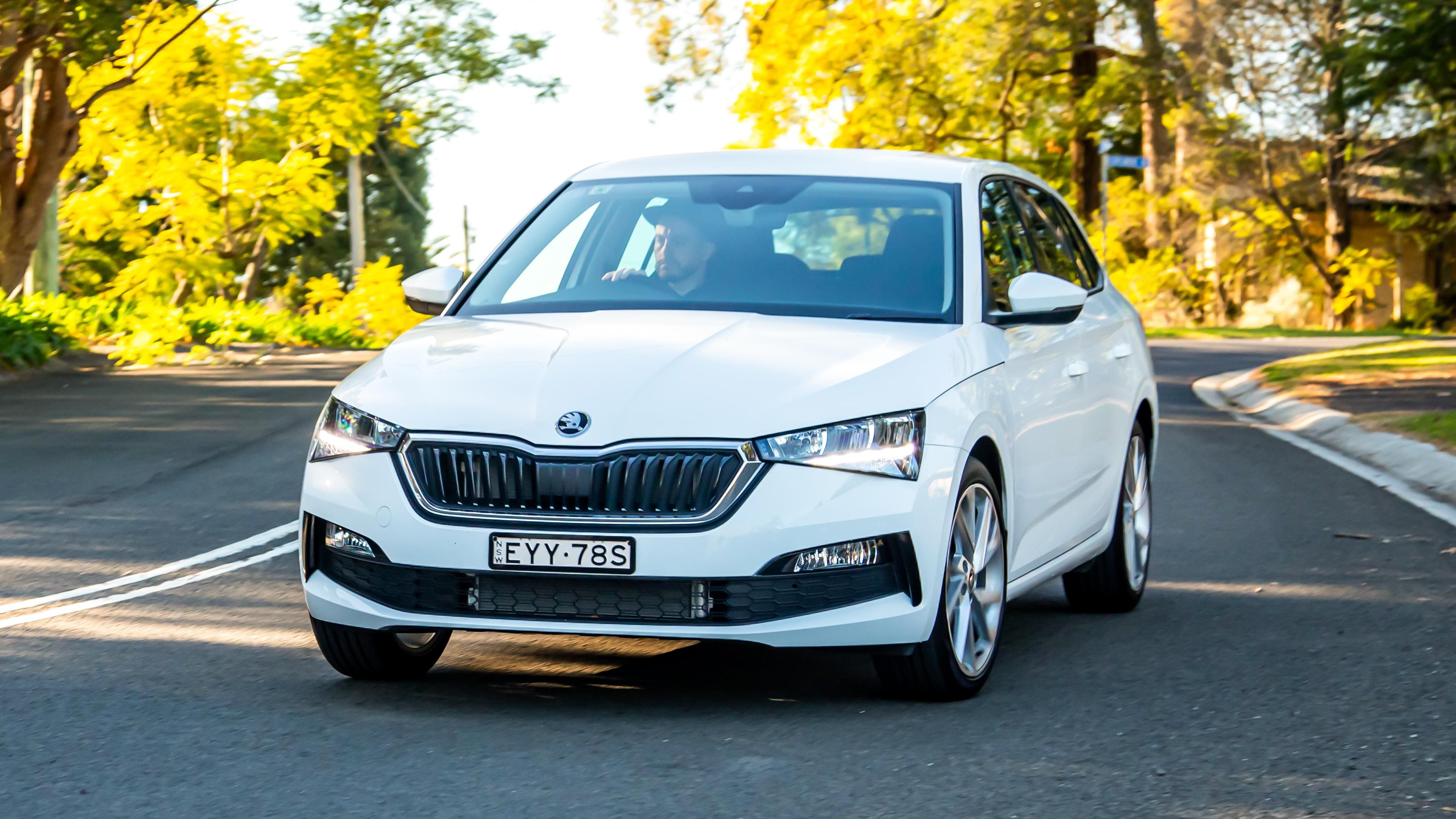 Skoda sta testando la berlina Scala 2023