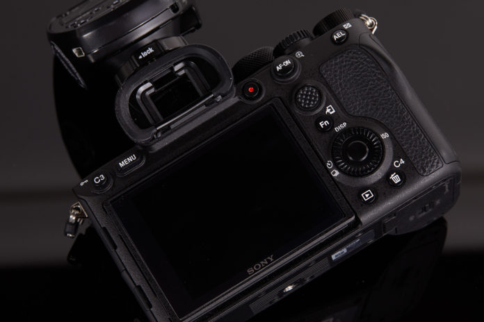 Sony A7R V riceverà l'autofocus con 693 punti di fase