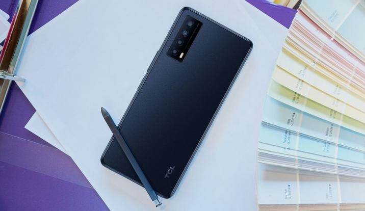 TCLがStylus5Gスマートフォンを発売