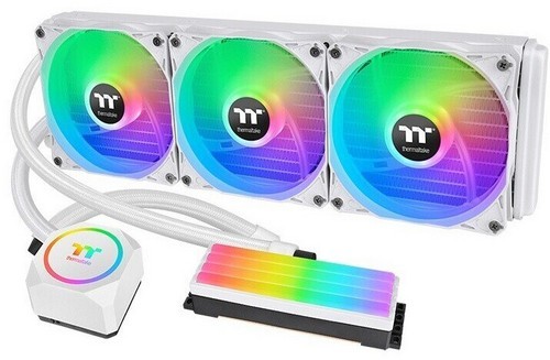I sistemi di raffreddamento a liquido Thermaltake Floe RC 240 Snow Edition e Floe 360 ​​Snow Edition raffreddano non solo i processori, ma anche i mod