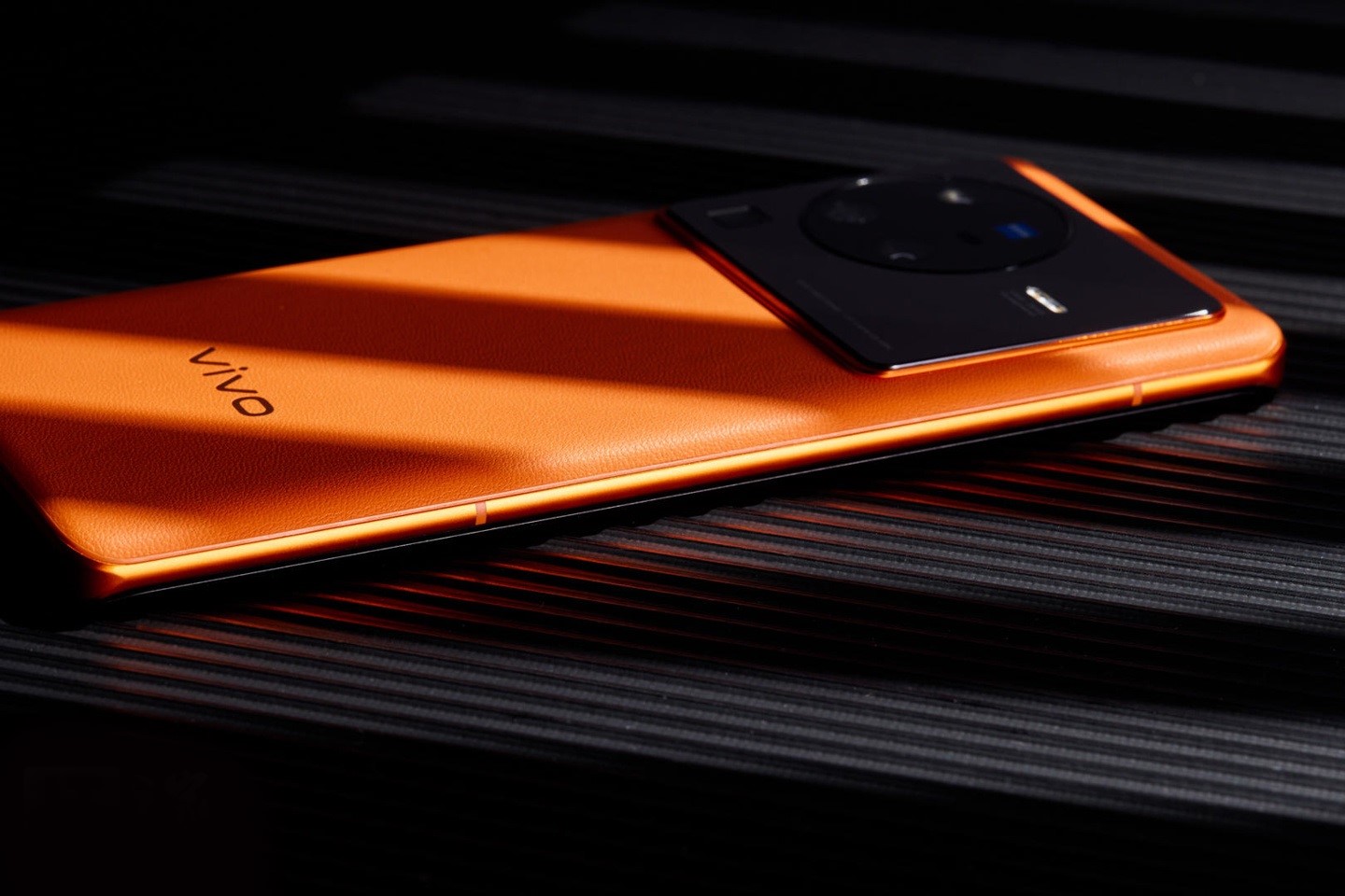 Vivo X90 Pro+ receberá câmera com ótica Carl Zeiss