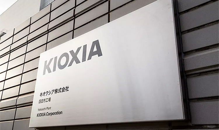 Il governo giapponese investe 680 milioni di dollari nella produzione di memorie flash Kioxia e Western Digital
