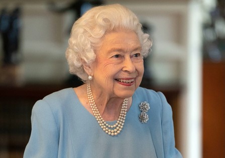 Rainha Elizabeth II quer que Camilla Parker-Bowles seja rainha consorte após a coroação do príncipe Charles