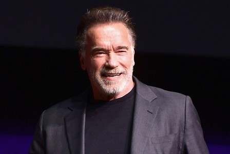 Arnold Schwarzenegger ha donato 25 case a veterani senzatetto