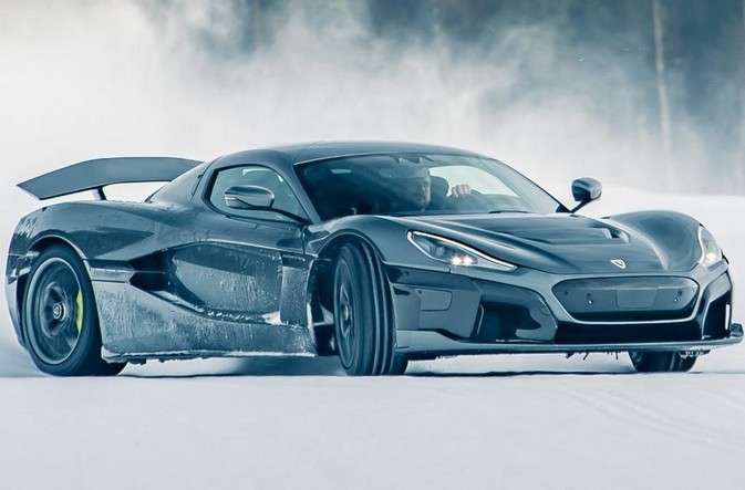 Hypercar Rimac Nevera bei Wintertests in Schweden eingefangen
