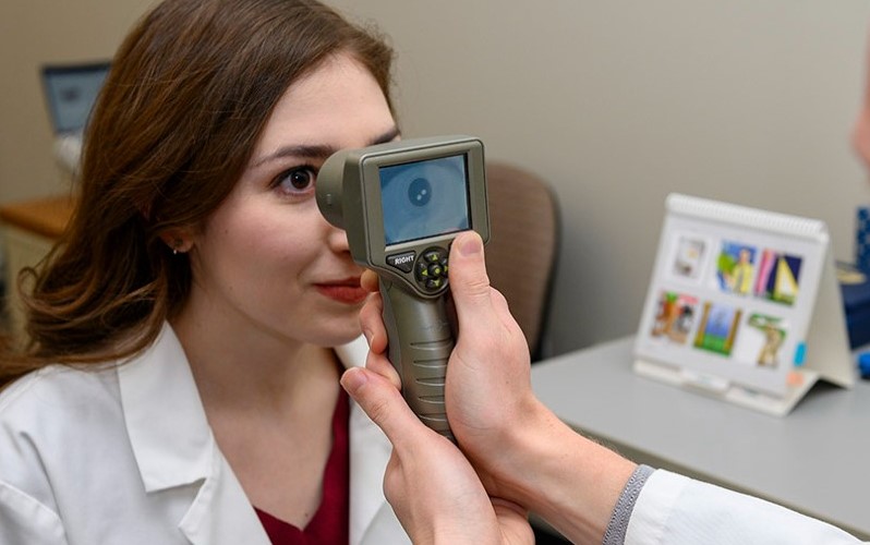 Si è scoperto che l'autismo può essere diagnosticato dalla reazione della pupilla alla luce