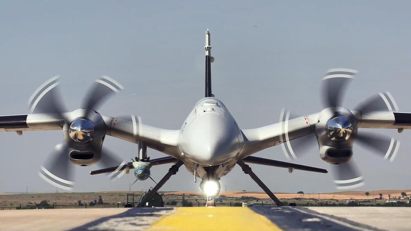 Die Kampfdrohne Bayraktar Akinci absolvierte einen Testflug mit einer vollen Munitionsladung