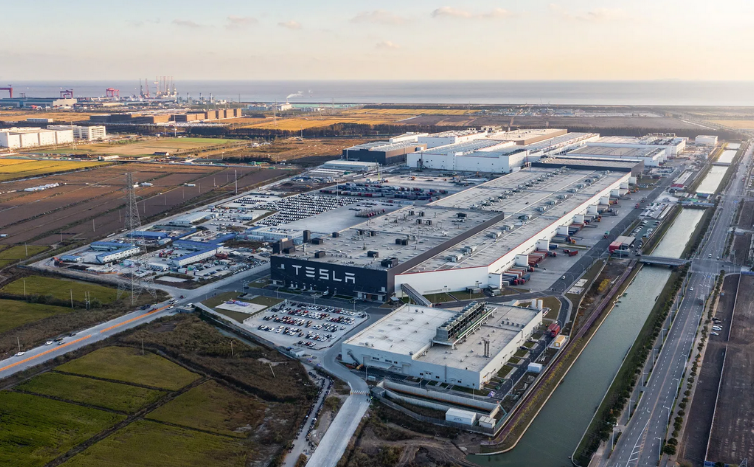 Tesla licenzia il 10% dei suoi dipendenti