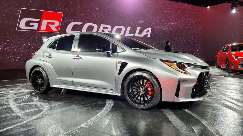 La Toyota GR Corolla hatchback del 2023 ha debuttato ufficialmente