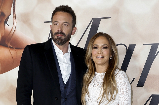 Ben Affleck의 어머니는 Jennifer Lopez와의 결혼식을 준비하는 동안 입원했습니다.