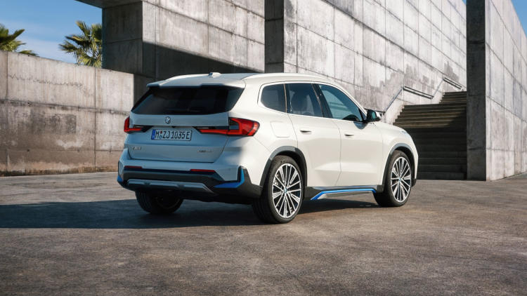 BMW annuncia la versione elettrica del crossover compatto X1