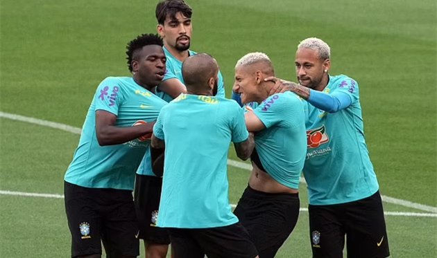 Vinicius et Richardson se sont presque battus lors de l'entraînement de l'équipe nationale brésilienne